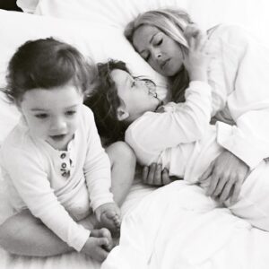 Rachel Zoe Instagram - For all of the exhausted overwhelmed parents, try to remember and hold on tight to these moments even at 5:30am 😴 because these little human alarm clocks are just everything and grow up at lightening speed when you then become their wake up call 💔🥹 #workingmom