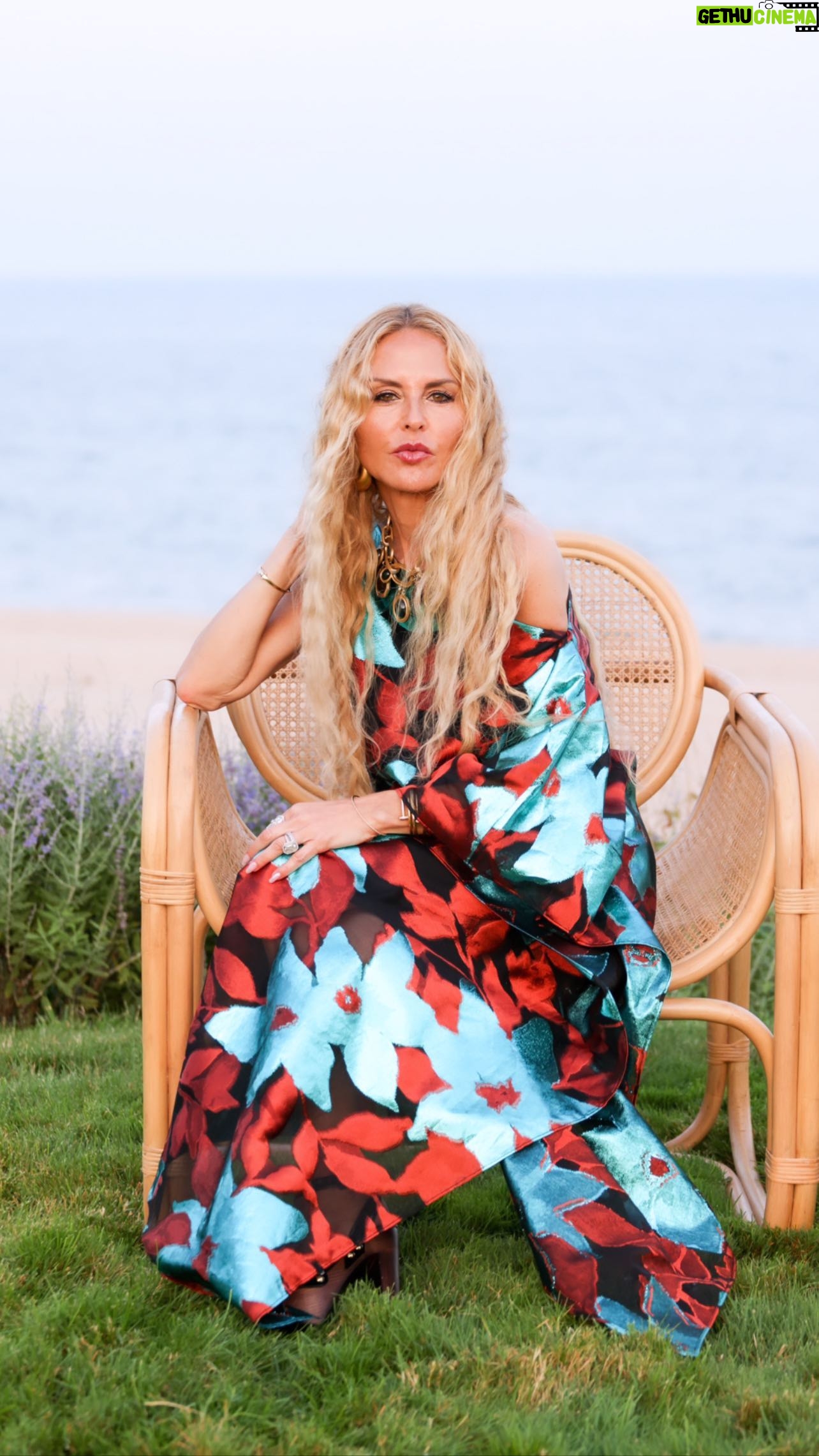 Rachel Zoe Instagram - A summer night with old friends in a stunning setting dancing to @saltnpepaofficial 🙏🏻 @tods and ❤️💋 @derekblasberg that was fun 💃