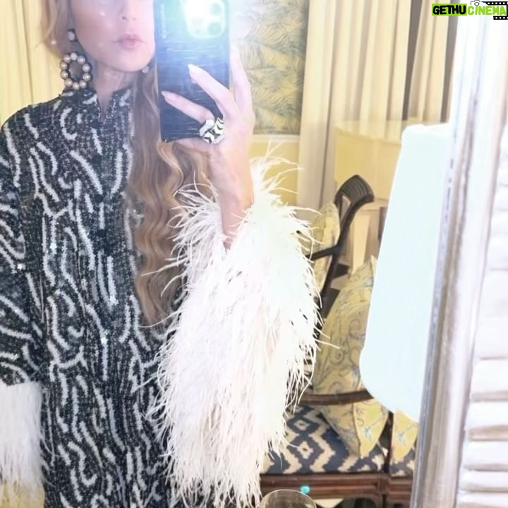 Rachel Zoe - 8.6K Likes - Wishing you all a happy, healthy and most beautiful Christmas filled with love ā¤ļø šš