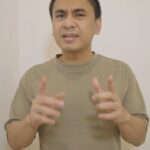 Raditya Dika Instagram - Buat yang sering disakiti sama handphone