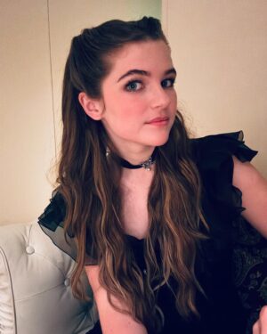 Raegan Revord Instagram - On the grid bc I love this witchy glam so much 🖤