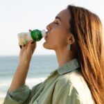 Rafa Kalimann Instagram - Começando o dia com um sorrisão e um café da manhã com muitos benefícios! 🌞✨ Activia não só traz um toque delicioso para sua rotina da manhã, mas tem probióticos vivos que ajudam a cuidar do seu intestino preso, gases, inchaço, dores e ruídos abdominais que atrapalham o dia a dia. Experimente Activia e descubra os 5 benefícios dos probióticos vivos para uma manhã mais leve e uma saúde digestiva ainda melhor 💚 #publi #activiabrasil #5beneficios