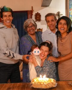 Rafa Polinesio Instagram - Feliz cumpleaños hermanita @ppteamlesslie sigue iluminando al mundo con tu luz!! Hoy tuvimos un cumpleaños tranquilo, cuando Alquimia pueda viajar vendrá un gran cumpleaños 🎂