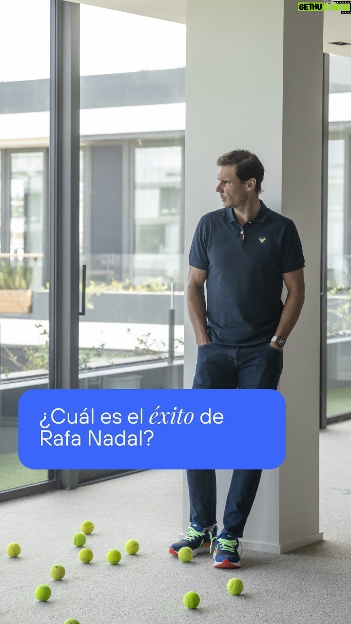 Rafael Nadal Instagram - ¿CUÁL ES EL ÉXITO DE RAFA NADAL? 🚀 Desde sus inicios, @rafaelnadal nos ha demostrado una determinación y una mentalidad ganadora. Si a esto le sumamos su talento y otros aspectos como el autoconocimiento y su indiscutible fuerza mental, tenemos la fórmula perfecta para el éxito continuo del tenista. 22 Grand Slam, 36 Master 1000 … Una gran cantidad de títulos que no hacen otra cosa que demostrar que su esfuerzo, su dedicación y sus ganas de superación han sido clave para conseguirlos. 💪🏆 🎥 ¿Quieres ver el vídeo completo? No te lo pierdas en el enlace de nuestra bio. 📩¿Te has unido ya a nuestra newsletter? Suscríbete hoy mismo desde el enlace de nuestra bio y forma parte de nuestra familia virtual. ¡Te esperamos con los brazos abiertos! 🤗 #MejorConectados #RafaNadal #Nadal #tenis #tenisespañol #tenistaespañol #fuerzamental #resiliencia