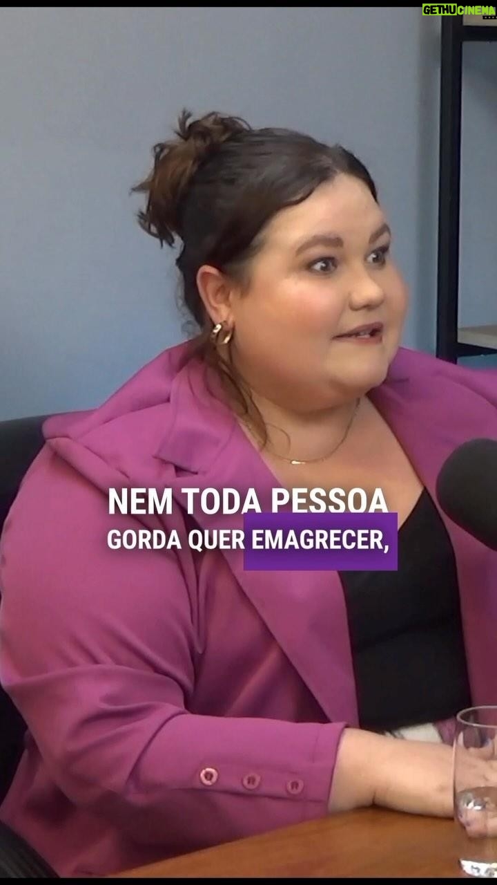 Rafaela Ferreira - 2.7K Likes - AMANHÃ sai o quarto episódio do Saúde Fora da Caixa!
E posso adiantar que o papo com a @ferreirarafaela foi SENSACIONAL! Tenho certeza que muita gente que me segue aqui vai se identificar com o que a gente conversou por lá 😊
Episódio completo AMANHÃ às 6:00 no Spotify e YouTube (link na bio)
-
Construir saúde vai muito além do peso! Entender a profundidade de cada pessoa e construir saúde de forma acolhedora É POSSÍVEL.
Ninguém é obrigado a perder peso e isso NÃO É romantizar a obesidade! A construção de saúde passa pelo acolhimento e pela construção de novas perspectivas sobre a vida.