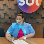 Rafaela Ferreira Instagram - Feliz demais em assinar mais um contrato com o SBT! ❤️ Que venham próximos e que vocês curtam muito os episódios de Azamigas que estou amando fazer e que inclusive… opa, corre lá no canal da TvZyn que tá começando agora! 👀