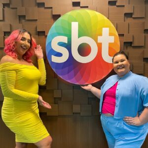 Rafaela Ferreira Instagram - Feliz demais em assinar mais um contrato com o SBT! ❤️

Que venham próximos e que vocês curtam muito os episódios de Azamigas que estou amando fazer e que inclusive… opa, corre lá no canal da TvZyn que tá começando agora! 👀