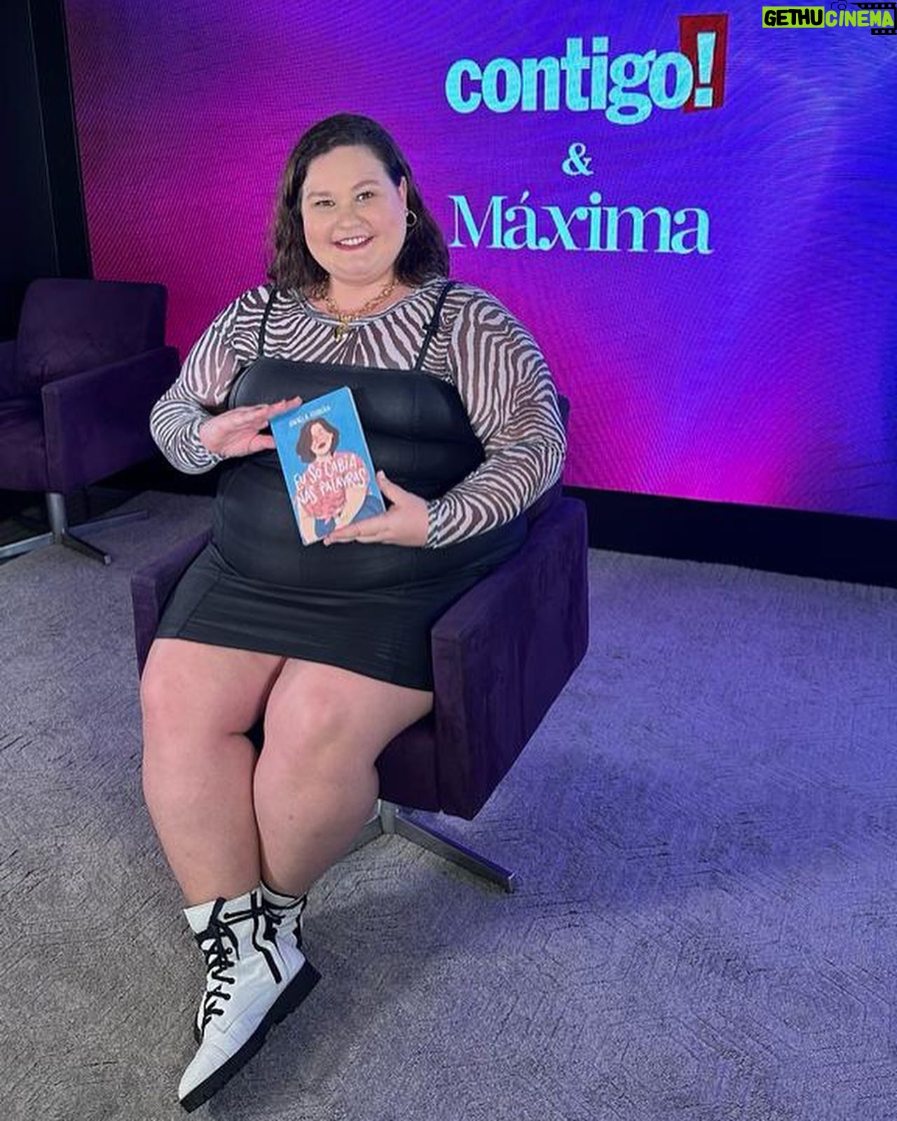Rafaela Ferreira Instagram - Que semana foi essa?! ❤️ Pra fechar essa semana de divulgação e noite de autógrafos do meu primeiro romance “Eu só cabia nas palavras”, trago aqui algumas matérias lindas da Ana Maria, Caras, Máxima, Contigo e Tarde Top! Feliz demais! ❤️✨