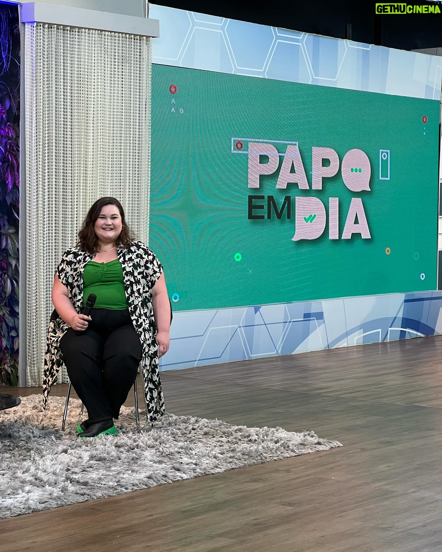 Rafaela Ferreira - 1.7K Likes - Dump de Novembro ✨
Foi um mês intenso, divertido, com muitos shows, trabalhos, amor!!! ❤️
Vem dezembro! Tá acabando 2023. 🥂