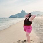Rafaela Ferreira Instagram - É hoje, galera do Rio! Já estou por aqui! ❤️ Hoje às 19h na Livraria da Travessa do Barra Shopping vai rolar a noite de autógrafos do meu livro e eu espero vocês por lá! Contando os segundos pra abraçar cada um de vocês. ✨