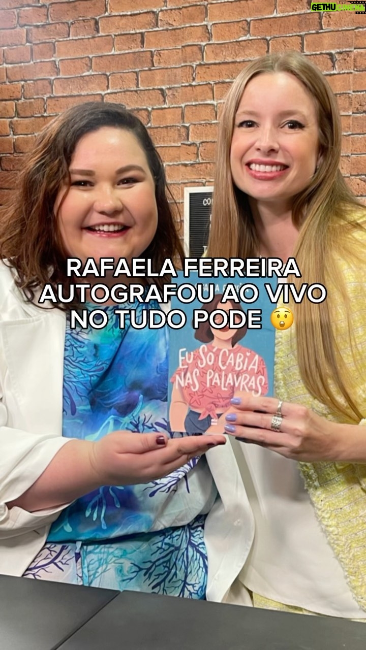 Rafaela Ferreira Instagram - QUE HONRA! 🥰🙏🏻 Eu só cabia nas palavras vai muito além de um romance juvenil, te leva a ter muitas reflexões. Obrigada @ferreirarafaela e ansiosas para seus próximos livros 📕 #livro #leitura #rafaelaferreira #sbt #autora #romance #juvenil #literatura #podcast