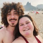 Rafaela Ferreira Instagram - É hoje, galera do Rio! Já estou por aqui! ❤️ Hoje às 19h na Livraria da Travessa do Barra Shopping vai rolar a noite de autógrafos do meu livro e eu espero vocês por lá! Contando os segundos pra abraçar cada um de vocês. ✨