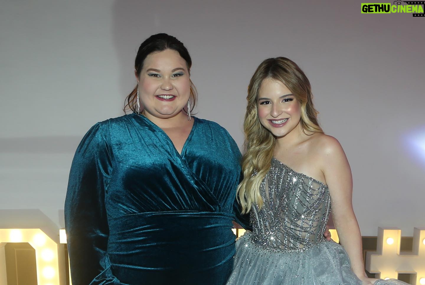 Rafaela Ferreira - 35.5K Likes - Cheguei nessa festa lindíssima #sophia18 🎉
📸 @ribasfoto