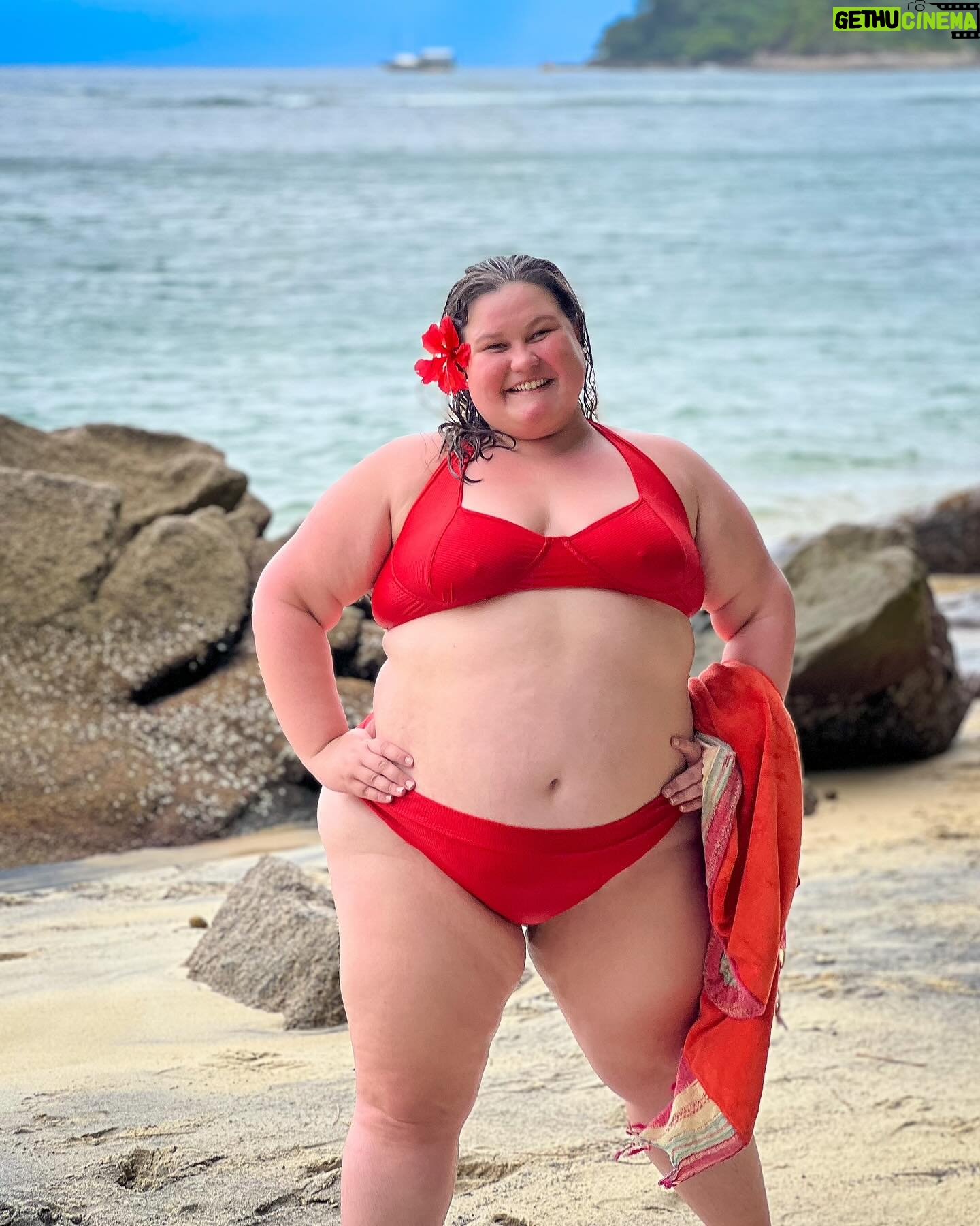 Rafaela Ferreira - 10K Likes - Da cabana pra praia! 🏝️
Cunha é muito perto de Paraty e eu amo esse lugar, qualquer desculpa eu venho pra cá. Hahaha