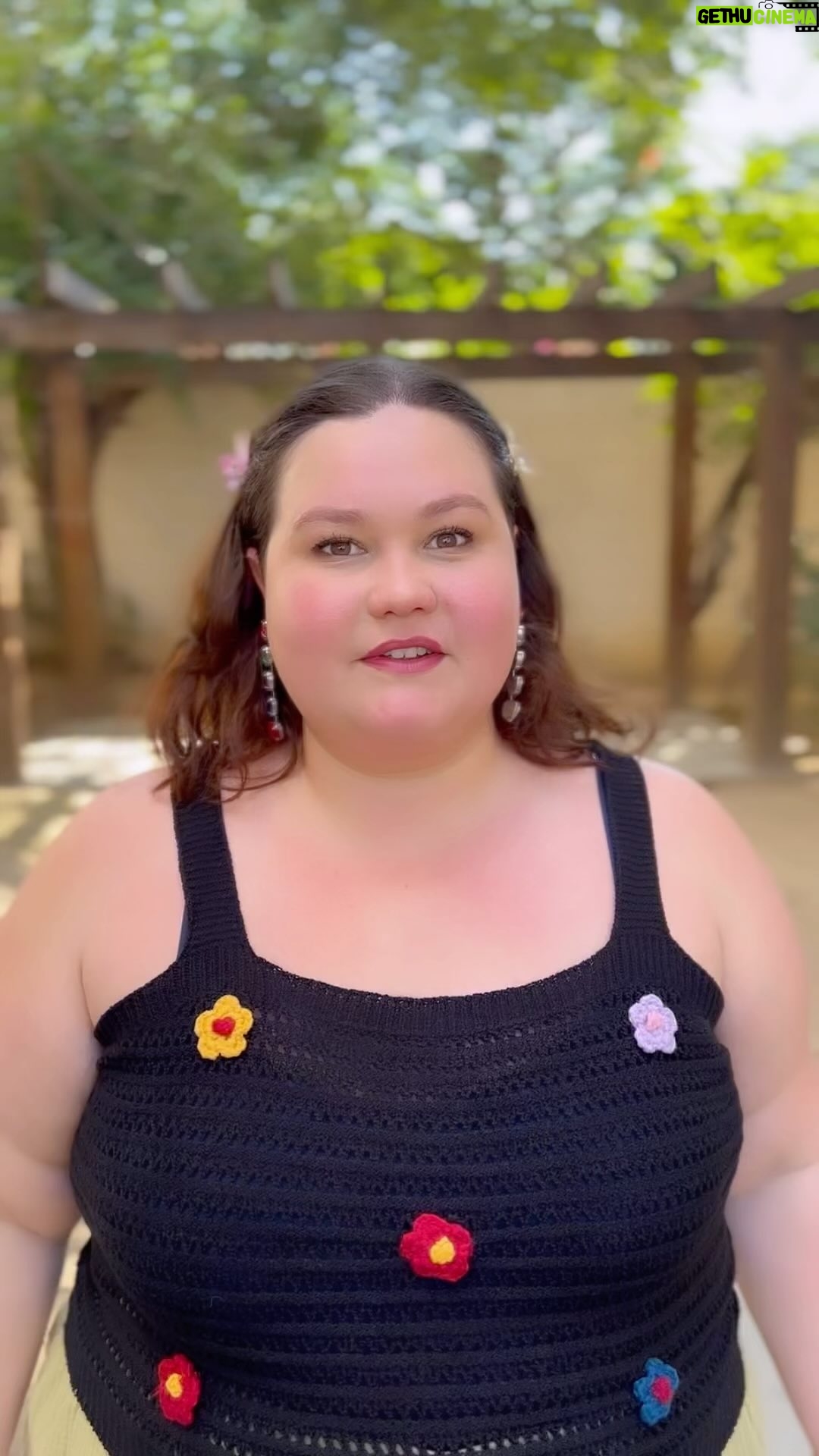 Rafaela Ferreira - 18K Likes - 10 de setembro: Dia da Luta Antigordofobia
Seja um aliade! Pesquise o assunto, apoie pessoas gordas. Compartilhe esse vídeo.