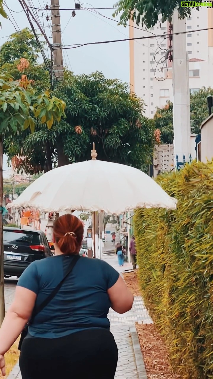 Rafaela Ferreira - 8.5K Likes - Porque chuva não é justificativa pra deixar de mexer esse corpão, ein? Mais um dia de pilates com o @erikvesch na @bem_estarpilates! Sempre maravilhoso. ❤️