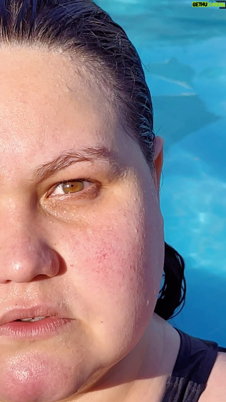 Rafaela Ferreira Instagram - Hoje bem que poderia ter 24 horas de sol. ☀️💦