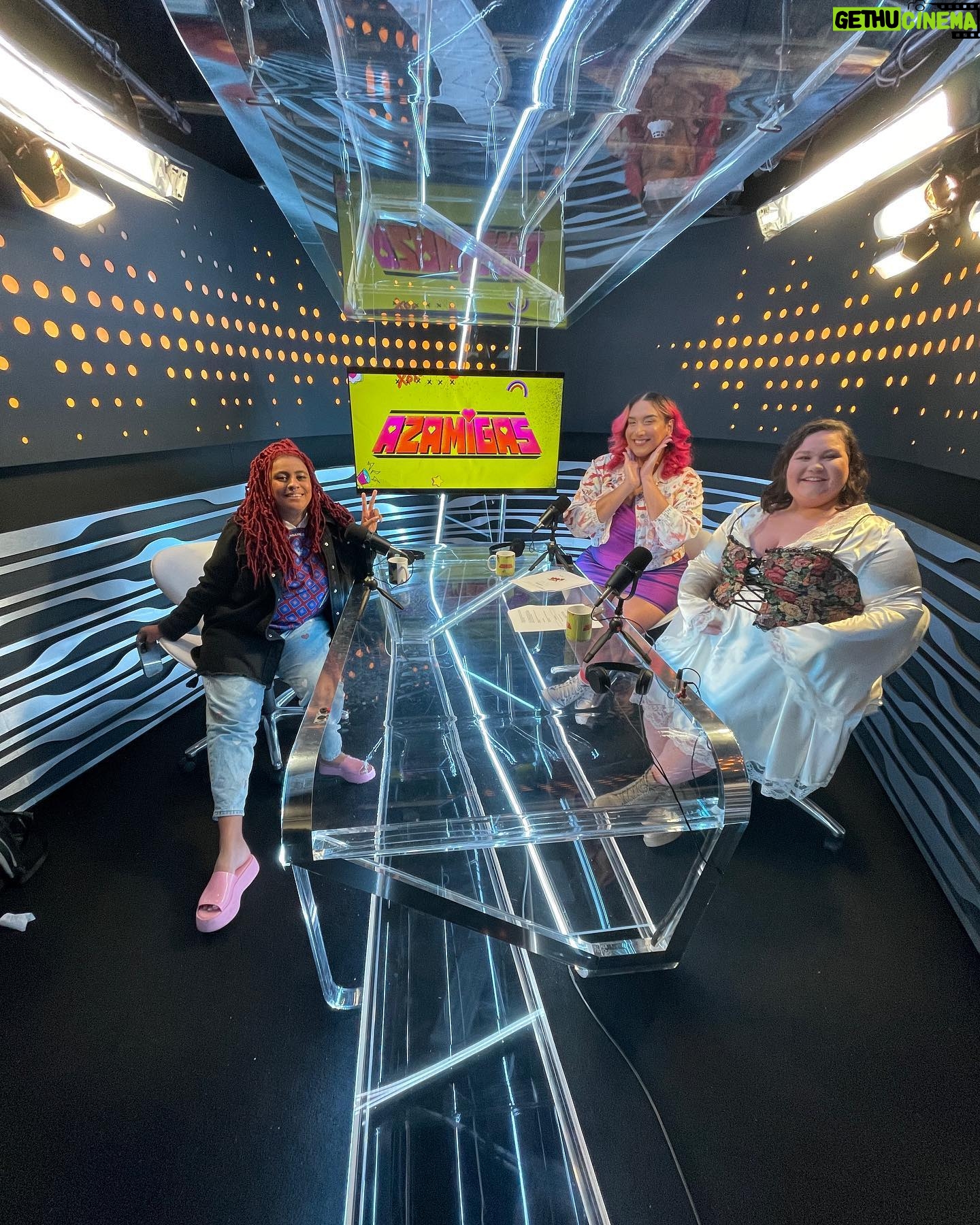 Rafaela Ferreira Instagram - Tem episódio novo de Azamigas com uma convidada genial @andrezadelgado_ , criadora da @perifacon! E a gente conversa sobre cultura geek e muitas coisas mais, foi um papo tãoooo gostoso. Confere lá no canal da TvZyn!! ❤️