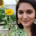 Rafiath Rashid Mithila Instagram - With my sunflower and Vincent's sunflower 🌻🌻🌻