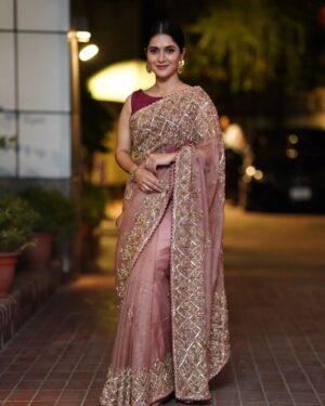Rafiath Rashid Mithila Instagram - Best Actress - Myself Allen Swapan
Bangladesh Achievers Awards 2023
Thanks for the honour 🙏🏽

Saree: @audriana_exclusives