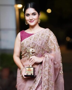Rafiath Rashid Mithila Instagram - Best Actress - Myself Allen Swapan
Bangladesh Achievers Awards 2023
Thanks for the honour 🙏🏽

Saree: @audriana_exclusives