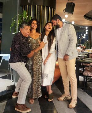 Ragini Prajwal Instagram - Good vibes, long talks & a whole lot of smiles!❤️🧿
.
#sozoskyline