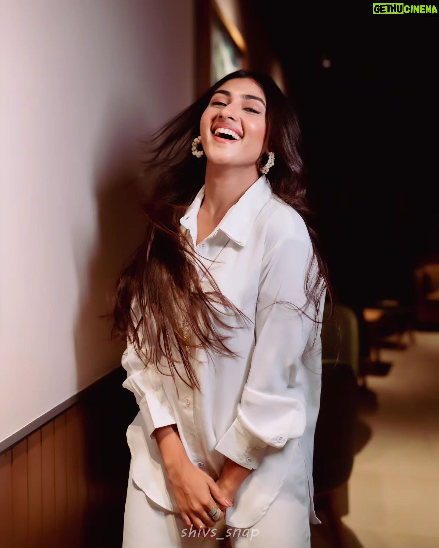 Ragini Prajwal Instagram - Taking life as a camera! Focus on the good times, develop from the negatives, and when things don't work out, take another shot! Cherish every moment captured! Happy Sunday everyone!❤️ Pictures by @shivs_snap
