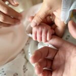 Rahma Riyad Instagram - ‎الحمدلله الذي وهبنا بفضله فرحتنا الأولى “عالية”🤱🏻🎀 ‎اللَّهمَّ أنْبتَهَا نباتًا حسنًا واجْعلْهَا قُرَّة عَيَّن لَنَا Aaliyah, our angel is finally here! Alhamdillah 👼🏻🤲🏼 #رحمة_رياض | #الكسندر_علوم #RahmaRiad | #AlexanderUloom