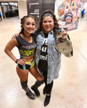 Raini Rodriguez Instagram - Let’s get ready to rumble!
•
•
Thank you @wwe for an amazing weekend💜