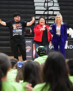 Raini Rodriguez Instagram - Let’s get ready to rumble!
•
•
Thank you @wwe for an amazing weekend💜