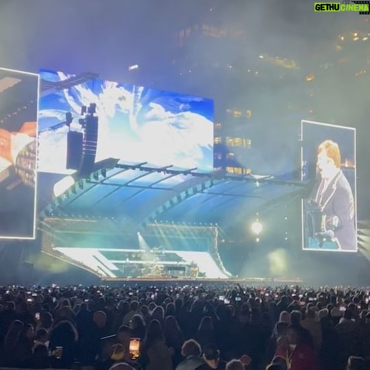Raini Rodriguez Instagram - Took a trip down the yellow brick road to see Sir Elton John live and it was the most magical concert ever and so many happy tears were shed 🤩✨🥹 • Thank you to the Musgrove family, the @padres, and @darryldean for putting all this together! It’s a trip I’ll never forget💋🫶🏽