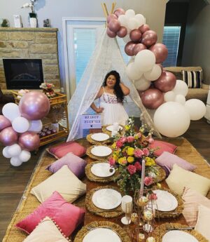 Raini Rodriguez Instagram - Surprised my nieces and nephews with the most magical living room quarantine picnic✨✨ Thank you @fancypicnics for making this happen! 💕
•
•
• 🎈: @poshpopballoons 🌺: @bloom_and_box