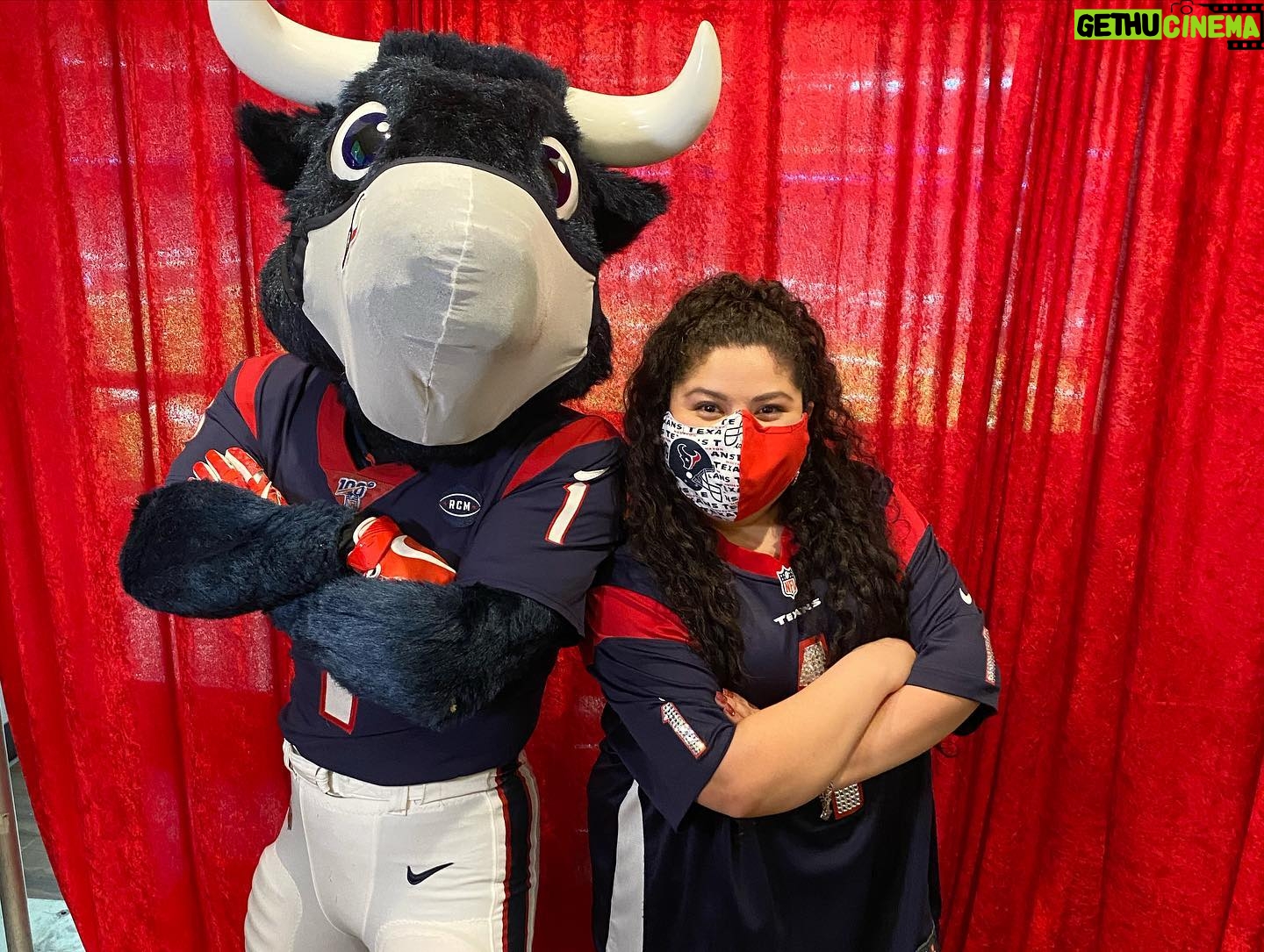 Raini Rodriguez Instagram - Thank you to the @HoustonTexans for having me as your HomeField Advantage Captain for #KidsDay last Sunday!! It was a huge honor and so much fun!! Also super huge thanks to the Texan’s organization for going above and beyond for my family, for most of them it was their first NFL game and you really made it extra special❤️💙 Y’all are the BEST in the NFL! We enjoyed every minute of it!! So pumped we got that WIN!!! #MasksOnHornsUp #RodriguezPartyof17 #WeAreTexans 🏈