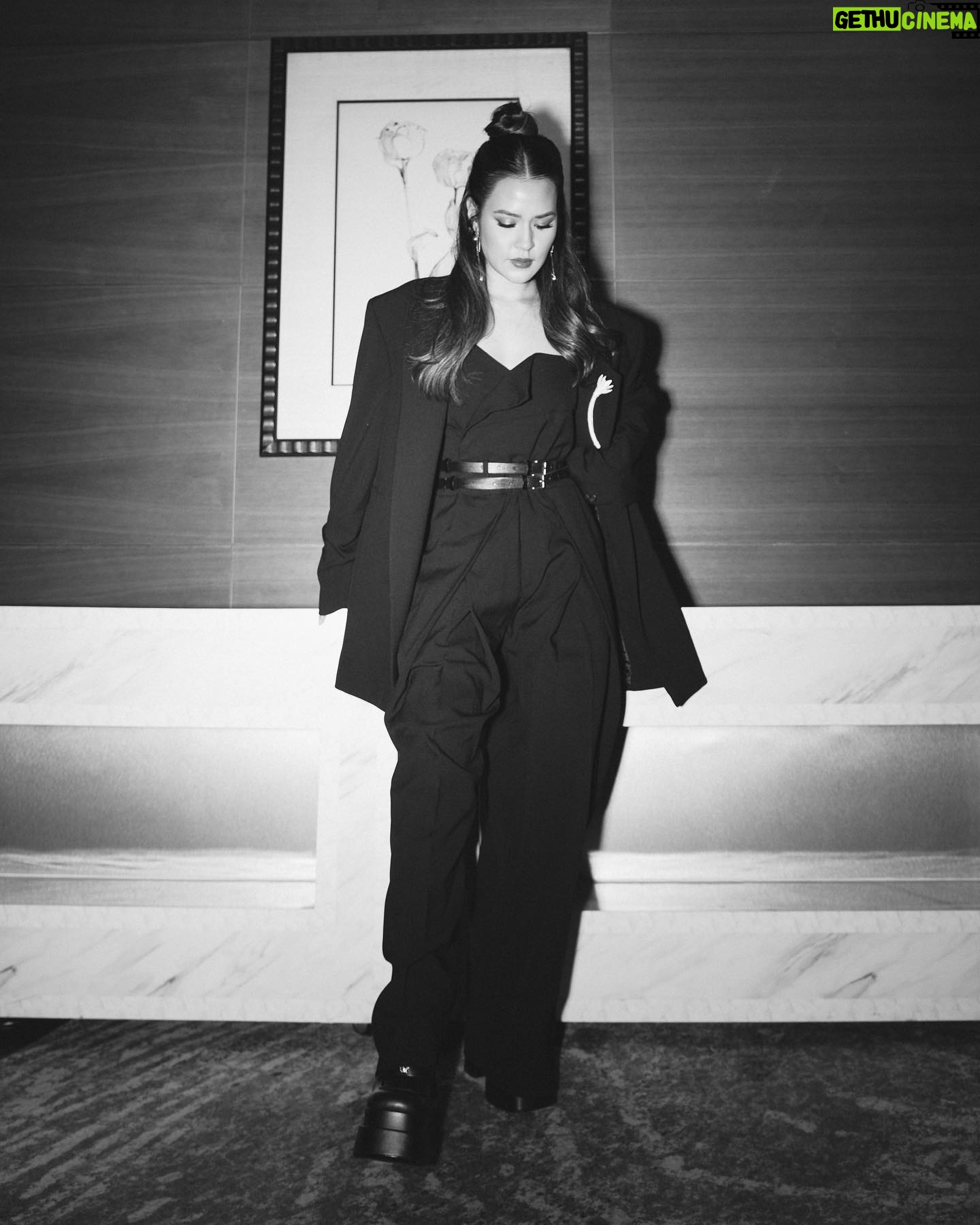 Raisa Andriana Instagram - When you mix masculine with feminine, you got the winning combo. You know I can’t resist a black oversized blazer.. About the look: Outfit @jansober Makeup @vagueskin using @officialrainebeauty Hair @ibaayy__ Styled @ivanteguhsantoso Photo @claudianrh