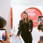 Raisa Andriana Instagram - Snippets from @beautyfest.asia .. Never not excited when talking about beauty & makeup. Thank you @popbela_com for awarding me with “Inspiring Figure Of The Year”, I dedicate the award to all beautiful strong women out there, who makes juggling career and motherhood looks so effortless, (spoiler: it’s not!) you inspire ME! ❤️ Dan jangan lupa main ke booth @officialrainebeauty di BFA karena ada shade baru liquid blush kita pluss banyak promo menarik!! See you guys theree!!