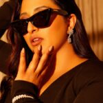 Raja Kumari Instagram - The face card never declines 💸🖤 Artist of the Year ✨last night for @elleindia #ElleList wearing custom @labelmanikananda Diamonds by @mahesh_notandass @vandalsworld_unofficial Shades @bottegavenetaworld Heels @louboutinworld Styled by @tryagaintoobad @styled_by_meera Glam @riyasheth.makeuphair Shot by @dinesh_ahuja Location @tajlandsend
