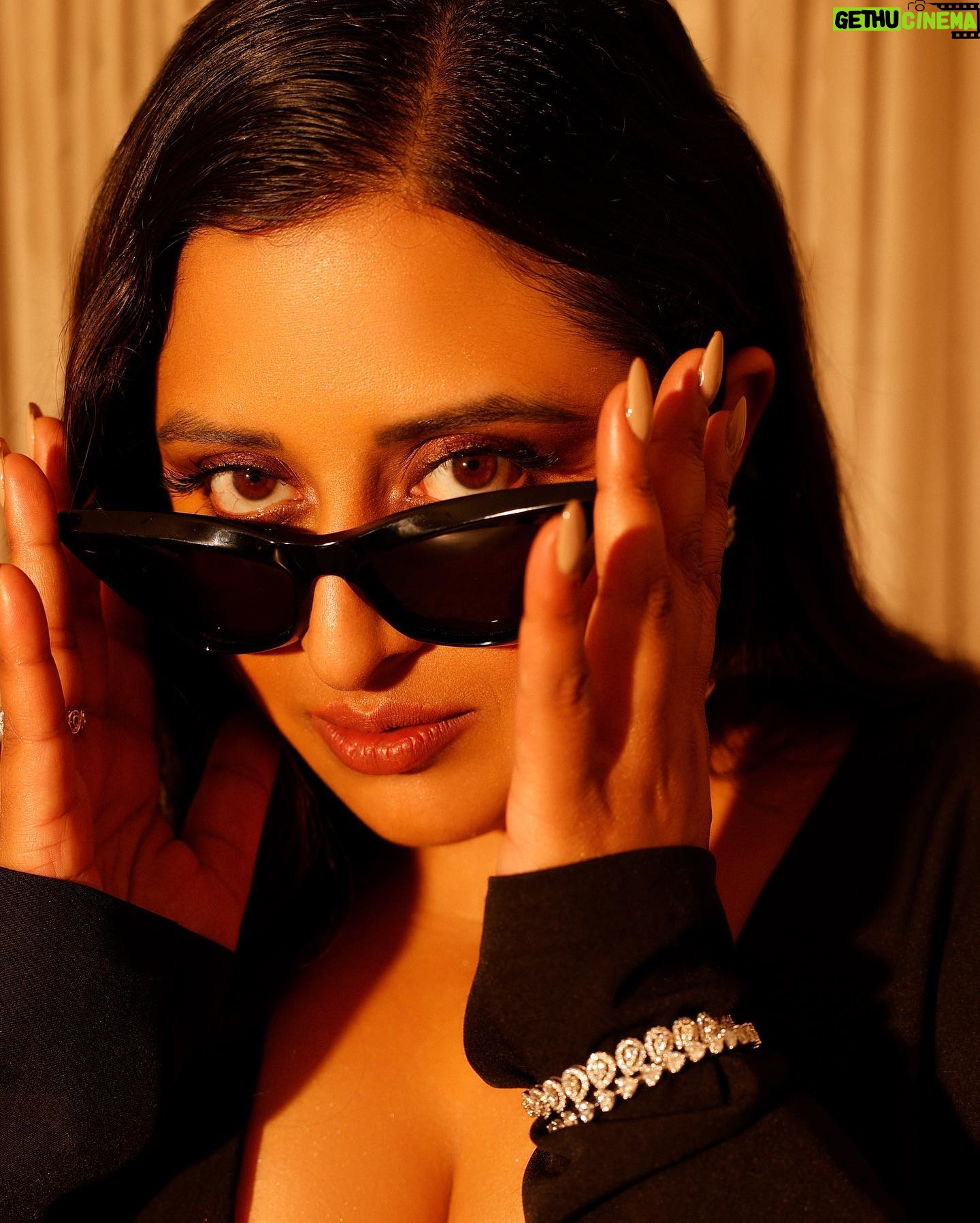Raja Kumari Instagram - The face card never declines 💸🖤 Artist of the Year ✨last night for @elleindia #ElleList wearing custom @labelmanikananda Diamonds by @mahesh_notandass @vandalsworld_unofficial Shades @bottegavenetaworld Heels @louboutinworld Styled by @tryagaintoobad @styled_by_meera Glam @riyasheth.makeuphair Shot by @dinesh_ahuja Location @tajlandsend