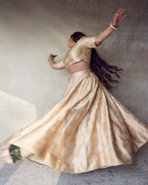 Raja Kumari Instagram - శ్వేత 

in custom @raw_mango 
Styled by @tryagaintoobad @styled_by_meera 
Glam @riyasheth.makeuphair @helena_hair_stylist 
Shot by @trishasarang