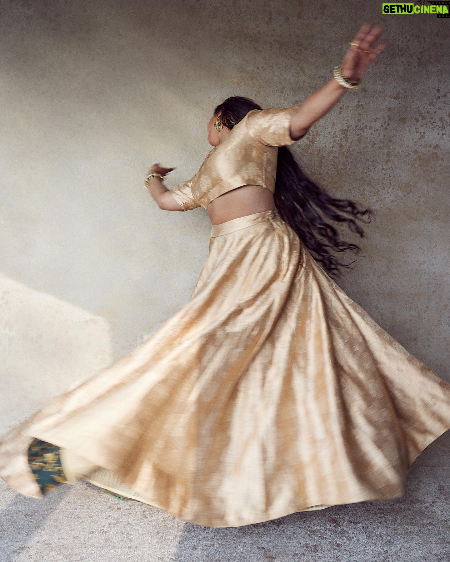 Raja Kumari - 74.9K Likes - శ్వేత
in custom @raw_mango
Styled by @tryagaintoobad @styled_by_meera
Glam @riyasheth.makeuphair @helena_hair_stylist
Shot by @trishasarang