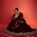 Raja Kumari Instagram - Christmas…but make it Desi 🌹 Wearing @sureenachowdhri Jewelry @aquamarine_jewellery Styled by @tryagaintoobad @styled_by_meera Glam @riyasheth.makeuphair Shot by @trishasarang