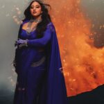 Raja Kumari Instagram - Jwalamukhi 🌋 Wearing custom @ekayabanaras for the Finale of The Bridge World Tour North America @theroxy in Los Angeles. Custom crown and cuffs by @suhanipittie Jewelry @sachdeva.ritika Styled by @tryagaintoobad @styled_by_meera Glam @riyasheth.makeuphair @helena_hair_stylist Shot by @ag.shoot