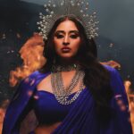 Raja Kumari Instagram - Jwalamukhi 🌋 Wearing custom @ekayabanaras for the Finale of The Bridge World Tour North America @theroxy in Los Angeles. Custom crown and cuffs by @suhanipittie Jewelry @sachdeva.ritika Styled by @tryagaintoobad @styled_by_meera Glam @riyasheth.makeuphair @helena_hair_stylist Shot by @ag.shoot