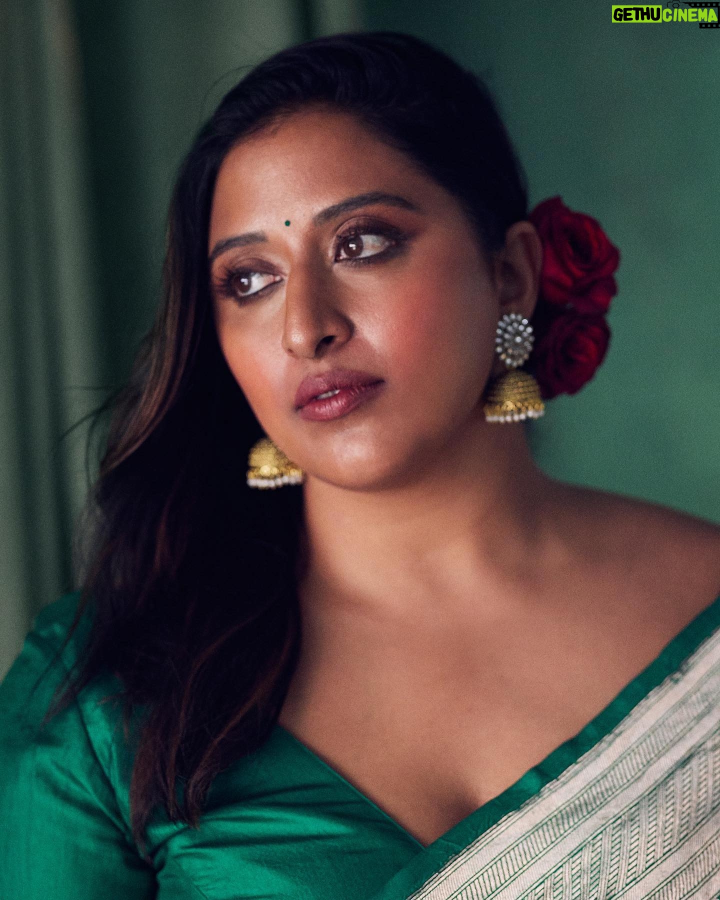 Raja Kumari - 46.4K Likes - దీపావళి శుభాకాంక్షలు 🪔
Sending love and light to the world from my hometown of Hyderabad.
Wearing @raw_mango
Styled by @tryagaintoobad @styled_by_meera
Glam @riyasheth.makeuphair @helena_hair_stylist
Shot by @trishasarang