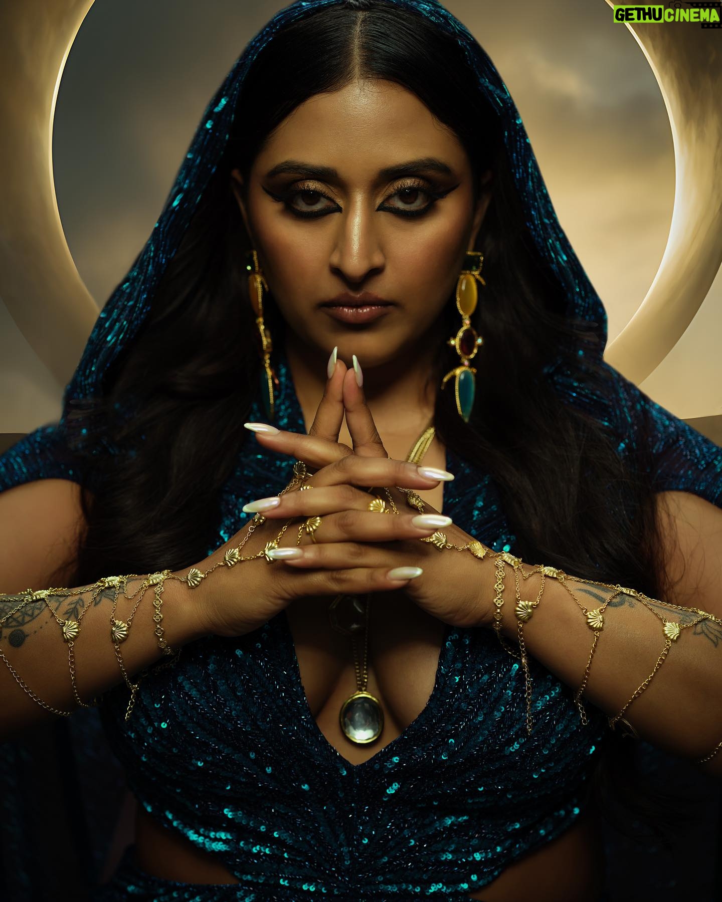 Raja Kumari Instagram - High Priestess of Mohenjo Daro ππ± Wearing custom @namratajoshipura for the Austin stop of The Bridge World Tour North America β¨ Jewelry @valliyan Haath Phool @the.olio.stories Styled by @tryagaintoobad @styled_by_meera Glam @riyasheth.makeuphair @helena_hair_stylist Shot by @ag.shoot