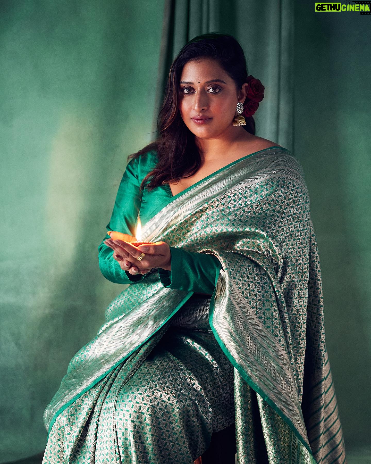 Raja Kumari - 46.4K Likes - దీపావళి శుభాకాంక్షలు 🪔
Sending love and light to the world from my hometown of Hyderabad.
Wearing @raw_mango
Styled by @tryagaintoobad @styled_by_meera
Glam @riyasheth.makeuphair @helena_hair_stylist
Shot by @trishasarang
