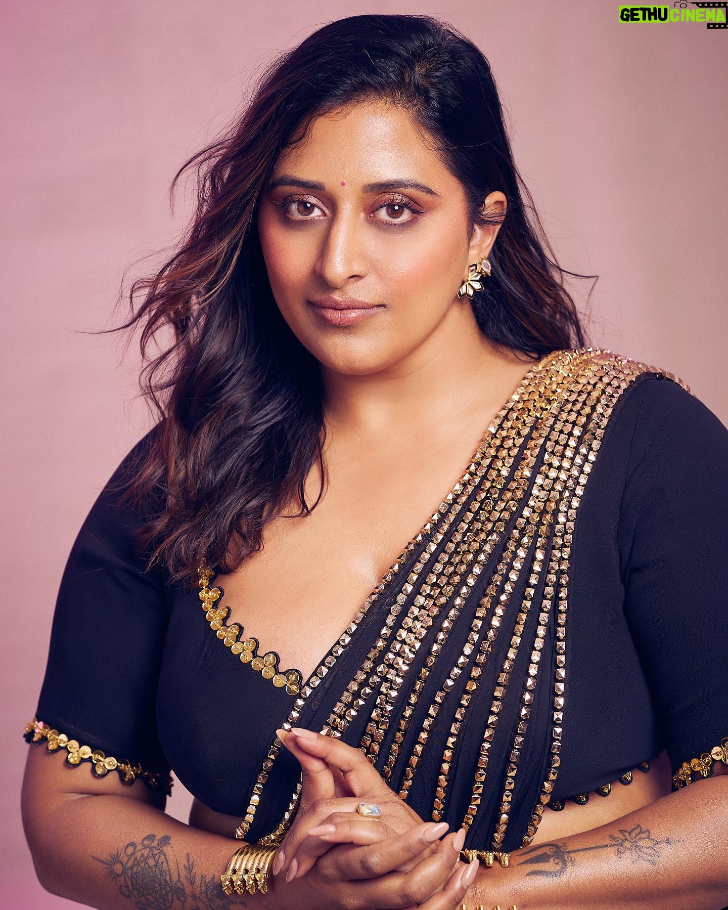Raja Kumari - 116K Likes - Svetha in a Sari 💗 This Diwali I’m celebrating finding my light and my sacred feminine 🪷
Thanks to my all female creative team that has helped me love myself, no extensions, no lashes. Just me!
@tryagaintoobad @styled_by_meera @riyasheth.makeuphair @helena_hair_stylist
Shot by @trishasarang
Wearing custom @papadontpreachbyshubhika sari
Jewels by @isharya
Cuffs by @the.olio.stories