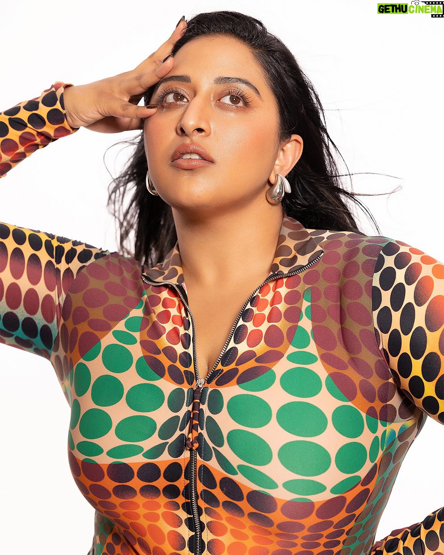 Raja Kumari - 47.1K Likes - 🎶flyer than your ex or your next
that you’re trynna edit 🎶
Wearing @jeanpaulgaultier
Drop a 🍭 if you are ready for new music!
Styled by @tryagaintoobad @styled_by_meera
Glam @riyasheth.makeuphair @helena_hair_stylist
Shot by @dinesh_ahuja
❤️ @hybridhues