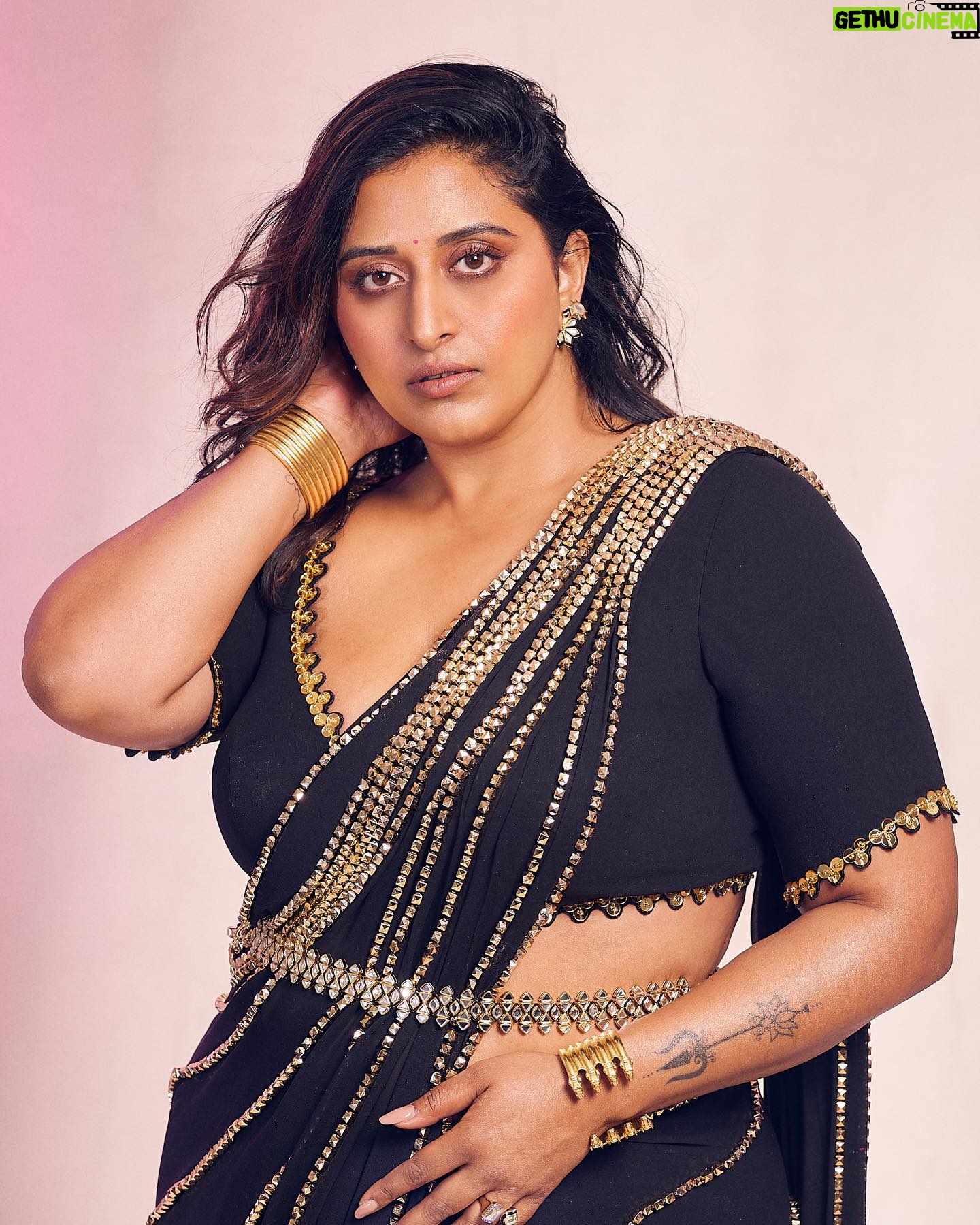 Raja Kumari - 116K Likes - Svetha in a Sari 💗 This Diwali I’m celebrating finding my light and my sacred feminine 🪷
Thanks to my all female creative team that has helped me love myself, no extensions, no lashes. Just me!
@tryagaintoobad @styled_by_meera @riyasheth.makeuphair @helena_hair_stylist
Shot by @trishasarang
Wearing custom @papadontpreachbyshubhika sari
Jewels by @isharya
Cuffs by @the.olio.stories