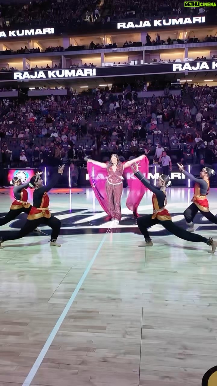 Raja Kumari Instagram - When the Queen of Hindustan came to perform for the @sacramentokings Holi Celebration @nba 👑 I think it’s important to wear Indian designers for my most visible moments in America. Thank you @rohitgandhirahulkhanna and @tryagaintoobad for bringing this look to life! I can’t tell you how powerful it felt to dance with @sacramentokingsdanceteam and @stanfordnoopur on my new @kshmr remix of JUICE! Can’t wait for you guys to have the song on April 19! Presave link in bio 🥭 Team Kumari @rissa305 @djlilbuddha_ Edit @agency.305
