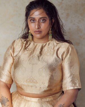Raja Kumari Instagram - శ్వేత 

in custom @raw_mango 
Styled by @tryagaintoobad @styled_by_meera 
Glam @riyasheth.makeuphair @helena_hair_stylist 
Shot by @trishasarang